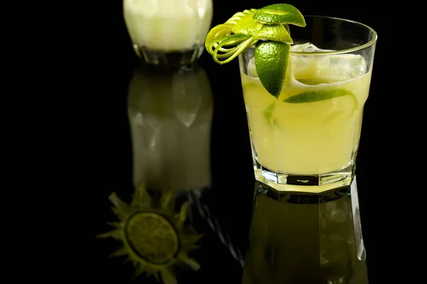 Caipirinha Lemon Typically Brazilian Drink Photographed Dark Glass Table — Stock Photo, Image