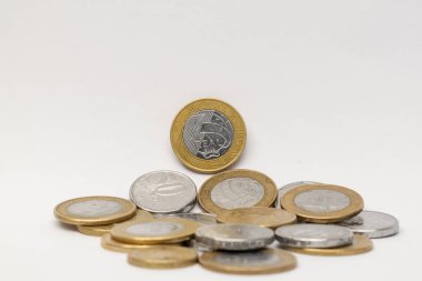 Brezilya parası, beyaz arka planda tek para birimi
