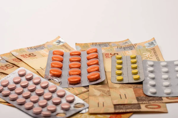 ブラジルの麻薬と現金カードは 病気の治療費を象徴しています — ストック写真