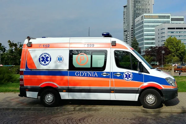 Gdynia Belediye Ambulans Servisi Şehir Merkezine Park Edilmiş Ekim 2020 — Stok fotoğraf