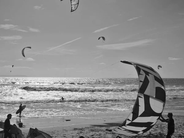 Competição Kitesurf Uma Bela Praia Branca Tarifa Espanha — Fotografia de Stock