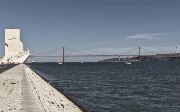 4月25日葡萄牙里斯本大桥 — 图库照片