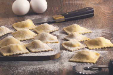 Masada nefis el yapımı ravioli var.