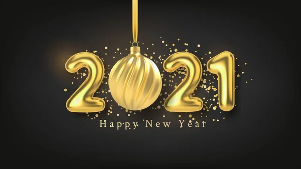 Ευτυχισμένο το Νέο Έτος φόντο με ρεαλιστική επιγραφή χρυσού 2021 και χριστουγεννιάτικο δέντρο παιχνίδι του χρυσού σε μαύρο οριζόντιο φόντο. Διάνυσμα — Διανυσματικό Αρχείο