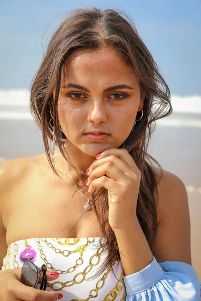 Meisje Het Strand Badpak Hoed Atlantische Oceaan Agadir Marokko — Stockfoto
