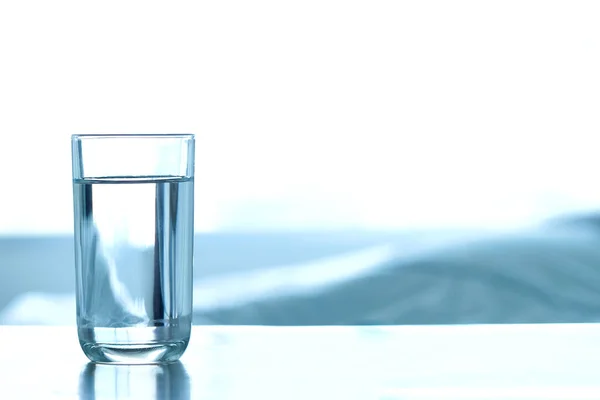 Trinken Sie Wasser Reines Wasser Glas Auf Dem Tisch Gesundheitskonzept — Stockfoto