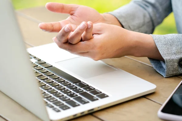 Hands of computer users have pain and injury to the fingers. From Syndrome Syndrome .Health and Physical Concepts