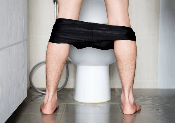 Rückansicht Das Bein Eines Mannes Der Hause Der Toilette Auf — Stockfoto