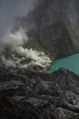İjen Krateri veya Kawah İjen, Endonezya 'da güzel manzaralı bir volkanik turizm merkezidir.