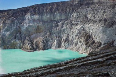 İjen Krateri veya Kawah İjen, Endonezya 'da güzel manzaralı bir volkanik turizm merkezidir.
