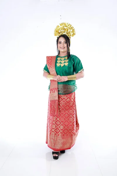 Όμορφη Χαμογελαστή Ασιατική Κοπέλα Φορώντας Ένα Σύνολο Από Μοντέρνα Παραδοσιακά — Φωτογραφία Αρχείου