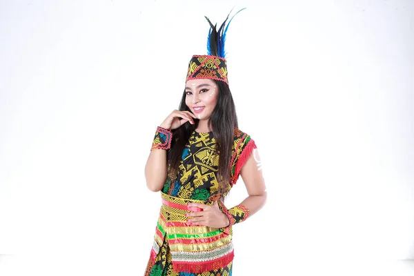 Cantik Tersenyum Gadis Asia Mengenakan Satu Set Pakaian Tradisional Modern — Stok Foto