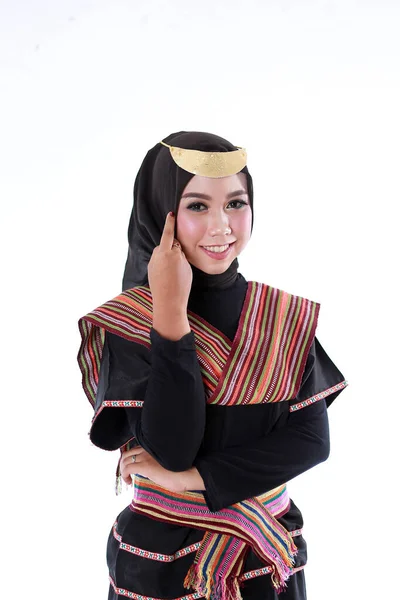 Красивая Улыбающаяся Азиатская Девушка Наборе Современной Традиционной Одежды Традиционные Женские — стоковое фото