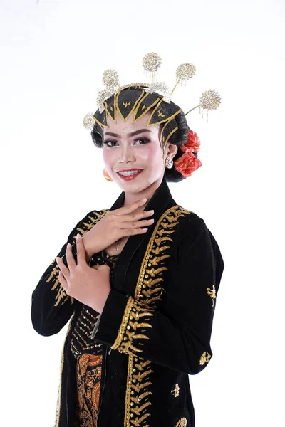 Cantik Tersenyum Gadis Asia Mengenakan Satu Set Pakaian Tradisional Modern — Stok Foto