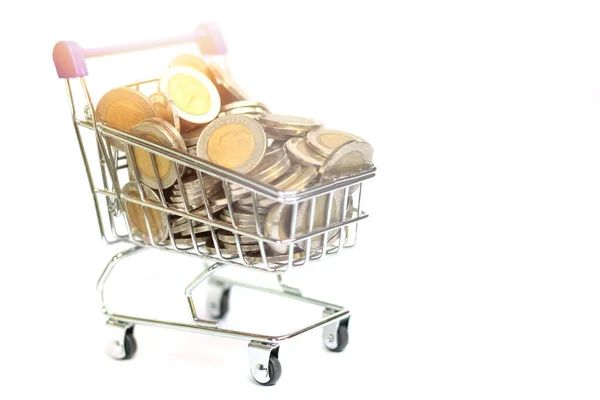 Muchas Monedas Están Mini Carrito Compras Sobre Fondo Blanco Ahorro — Foto de Stock