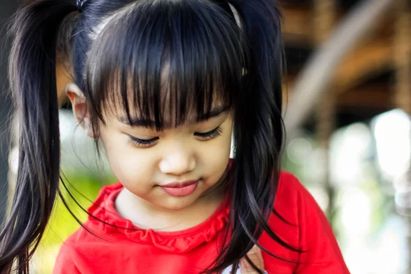 Porträtt Söt Liten Asiatisk Flicka Stunden Lycka Barn — Stockfoto