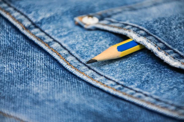 Crayon Dans Dos Bleu Jeans Poche Denim Texture Fond — Photo