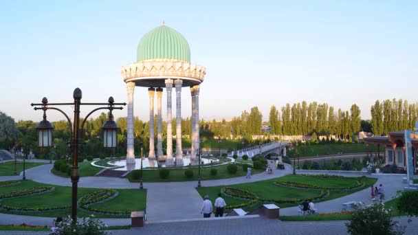 Museu Memória Repressão Vítimas Memória Dos Shahids Tashkent Pessoas Caminham — Vídeo de Stock