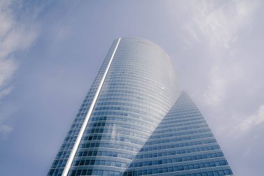 Madrid gökdeleni. Madrid iş merkezi binası.