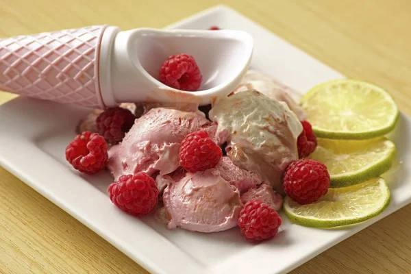 Rüya yaz dondurma taze meyve ile