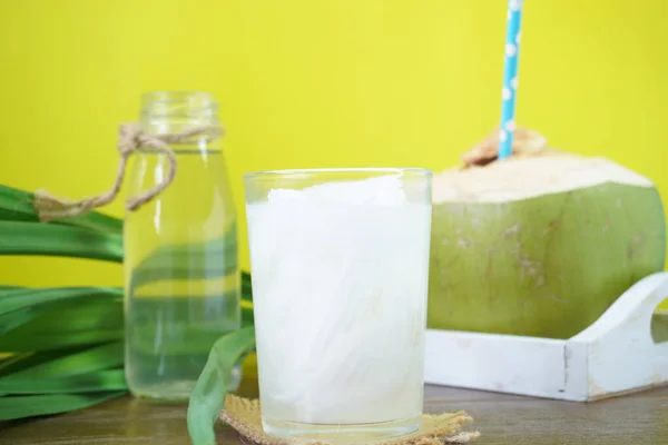 Jus Kelapa Dan Air Kelapa Dalam Gelas — Stok Foto