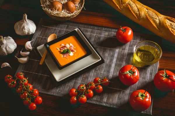 Ricetta Tipica Spagnola Salmorejo Cordovan Piatto Quadrato Con Alcuni Ingredienti — Foto Stock