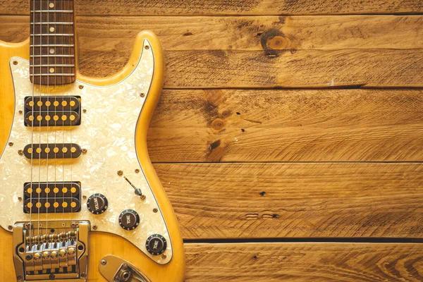 Krásná Vintage Elektrická Kytara Hnědém Dřevěném Stole Kopírovacím Prostorem — Stock fotografie