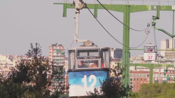 Teleférico Madrid Sobrevolando Parque Del Oeste Casa Campo Día Soleado — Vídeos de Stock