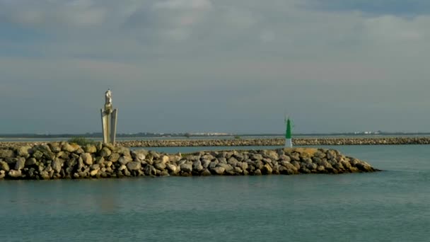 Breakwater Puerto Santa Mara Cdiz Med Ett Monument Virgen Del — Stockvideo