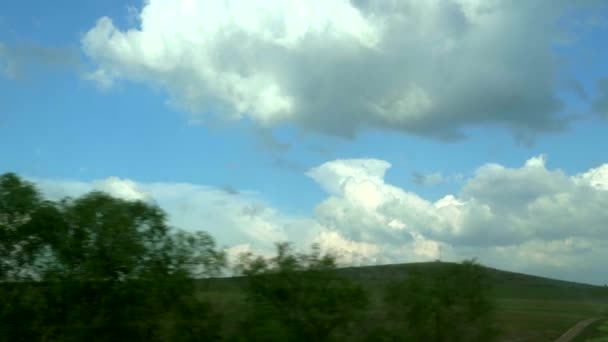 Widok Boku Hiszpańskiej Drogi Łąkami Górami Wnętrza Samochodu Brudną Szybą — Wideo stockowe