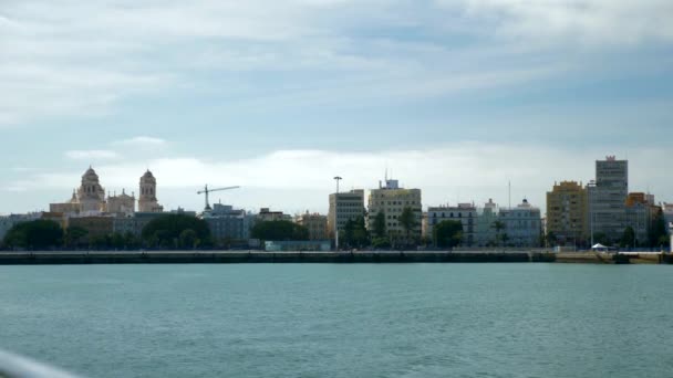 Promenaden Och Hamnen Cdiz Sett Från Färjan Segling Till Puerto — Stockvideo