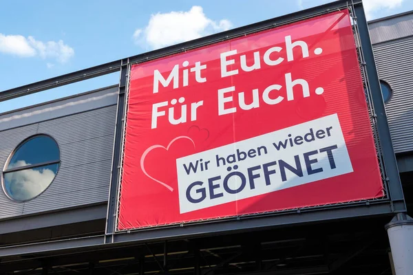 Gppingen Alemanha Maio 2020 Placa Quadrada Vermelha Frente Uma Transição — Fotografia de Stock