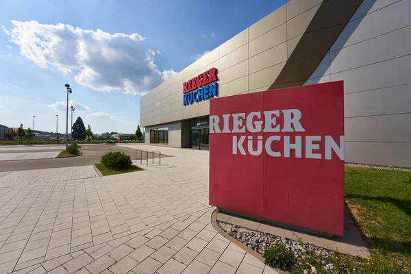 Goeppingen Alemania Mayo 2020 Kitchens Rieger Fasade Letras Azules Rojas — Foto de Stock