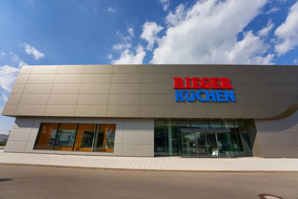 Goeppingen Alemania Mayo 2020 Kitchens Rieger Fasade Letras Azules Rojas — Foto de Stock