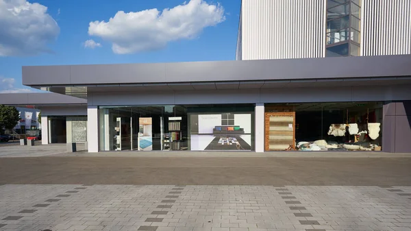 Deutschland Mai 2020 Möbel Rieger Fassade Mit Glasscheiben Reklametafel Dahinter — Stockfoto