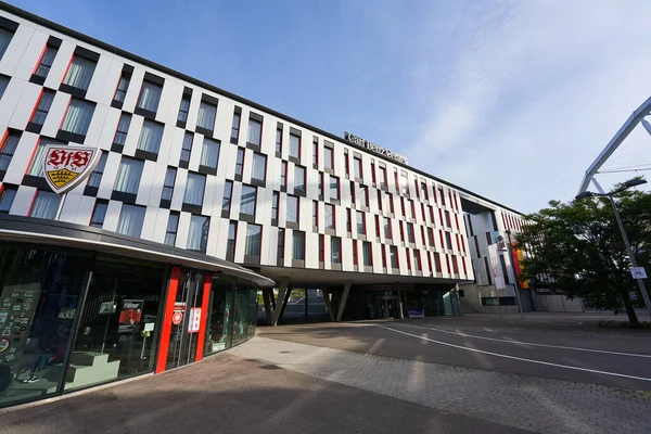 Stuttgart Bad Cannstatt, Almanya - 22 Mayıs 2020: Carl Benz Merkezi sadece VfB Stuttgart 'ın kullandığı 20.000 metrekarelik kullanılabilir alan sunmaktadır. Kekeme..