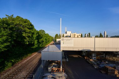 Altbach, Almanya - 08 Mayıs 2020: Esslingen yakınlarındaki Altbach merkezli Roleff Group, orta büyüklükteki tanınmış bir şirkettir ve 60 yılı aşkın süredir piyasada başarılı olmuştur. Altbach, Almanya.