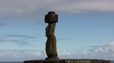 Moai, Paskalya Adası, Şili