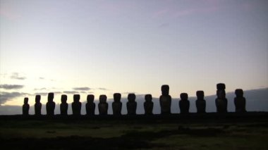 Moai, Paskalya Adası, Şili