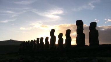 Moai, Paskalya Adası, Şili