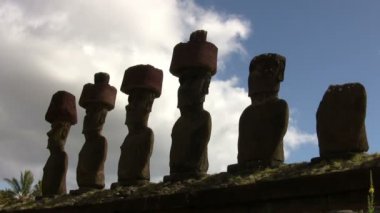 Moai, Paskalya Adası, Şili