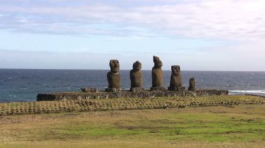 Moai, Paskalya Adası, Şili