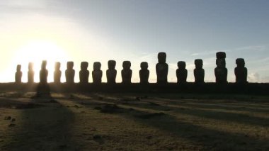 Moai, Paskalya Adası, Şili