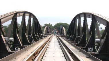 Kanchanaburi - 13 Şubat 2007: River Kwai Köprüsü, Kanchanaburi, Tayland