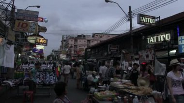 Bangkok - 25 Mayıs 2012: Khao San Yolu, Bangkok, Tayland