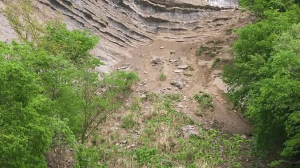 埼玉県秩父市の湯畑 ようばけ という巨大な崖 — ストック動画