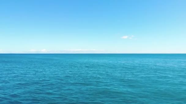 Vista Aérea Superficie Del Océano Día Soleado — Vídeo de stock