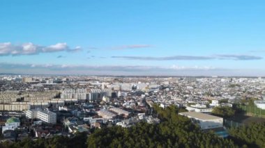 Kanagawa, Japonya 'daki Chigasaki şehrinin hava görüntüsü.