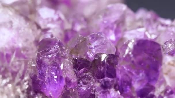 Mineralsten Närbild Skott Ametist Kristaller Vändskiva — Stockvideo