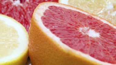 Turntable 'da Taze Yarı Kesim Üzüm Üzümü